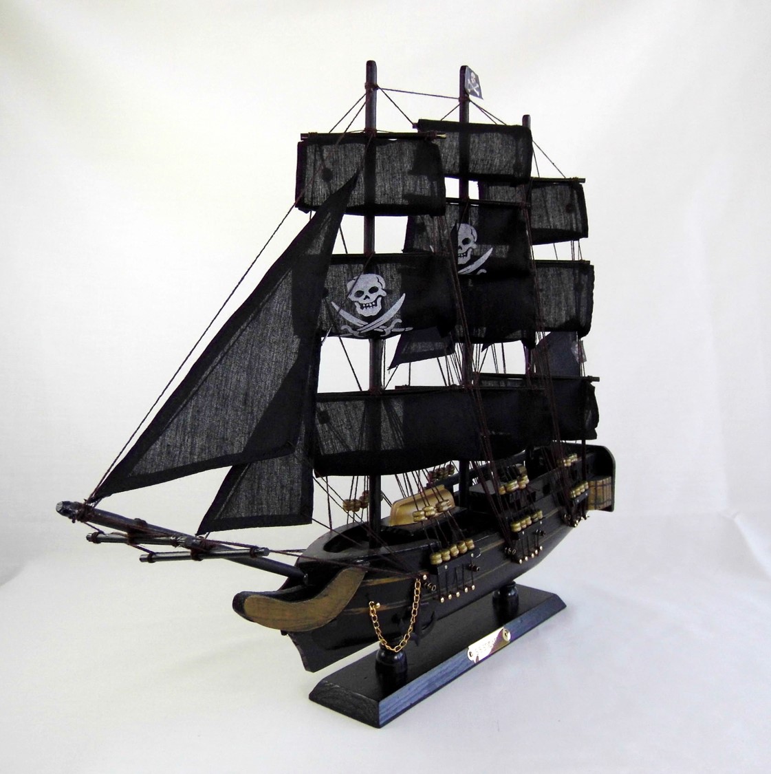 Barco-ornamental-de-3-mastiles-modelo-Pirata-2.jpg